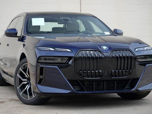 Used 2023 BMW i7 xDrive60 AWD/4WD image 4
