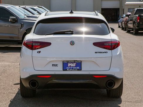 Used 2019 Alfa Romeo Stelvio Ti Sport w/ Quick Order Package 22S Sport AWD/4WD image 5