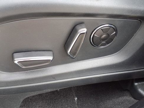 Used 2020 Ford Explorer Platinum w/ Premium Technology Package image 12