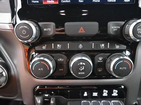 Used 2022 RAM 1500 Laramie AWD/4WD image 26