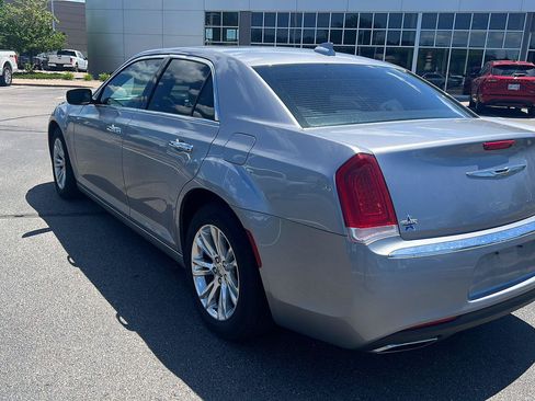 Used 2016 Chrysler 300 C RWD image 8