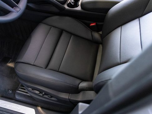 Certified 2025 Porsche Cayenne E-Hybrid image 23