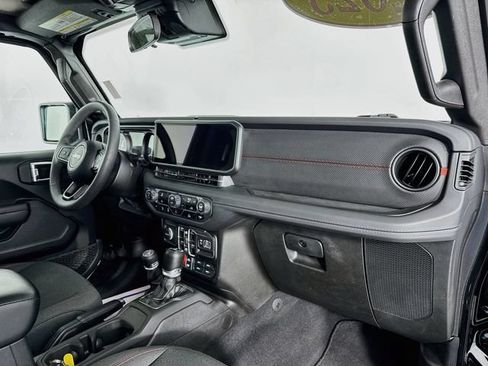 Used 2025 Jeep Wrangler Unlimited Rubicon AWD/4WD image 27