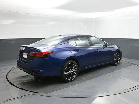 Used 2024 Nissan Altima 2.5 SR w/ SR Premium Package image 11