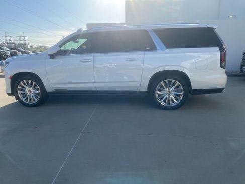 Used 2024 Cadillac Escalade ESV Premium Luxury w/ Performance Package image 7