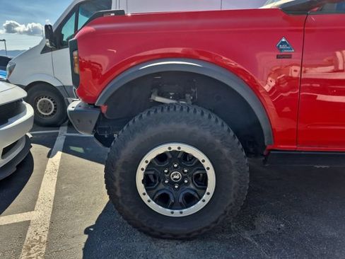 Used 2023 Ford Bronco Black Diamond w/ Sasquatch Package AWD/4WD image 3