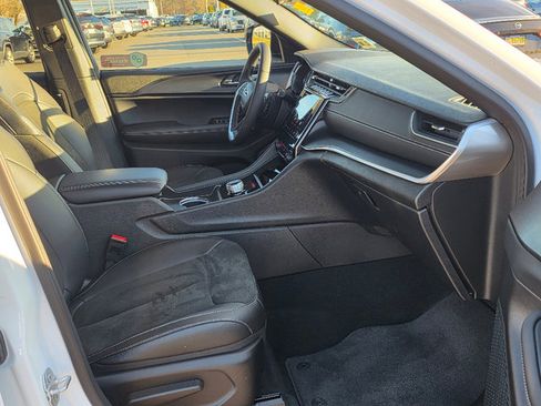 Certified 2025 Jeep Grand Cherokee L Altitude image 21