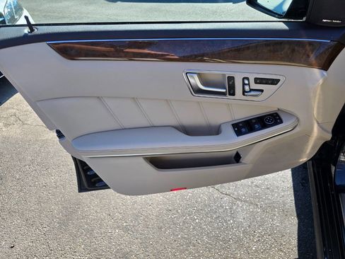 Used 2016 Mercedes-Benz E 250 4MATIC Sedan image 13