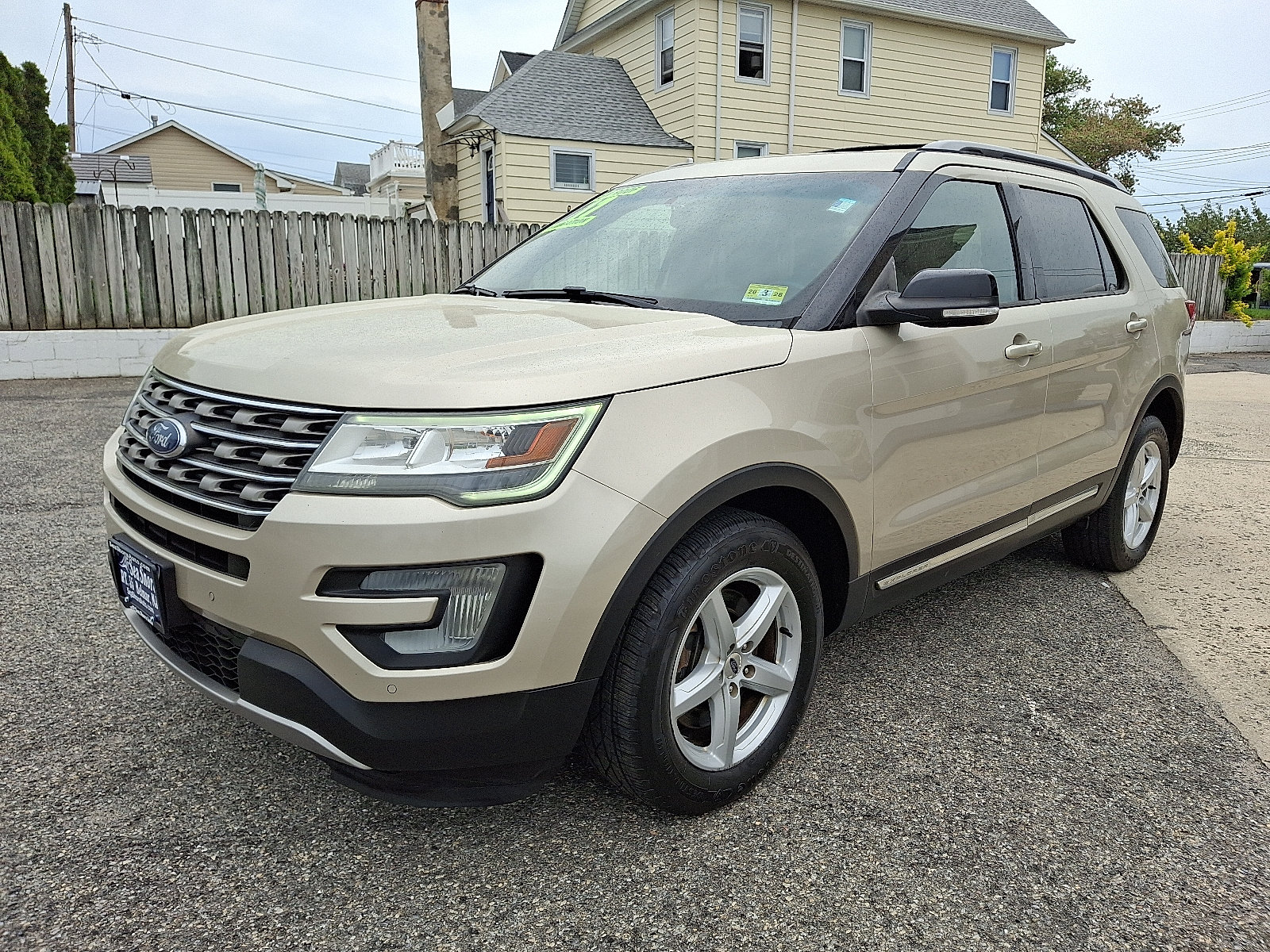 Used 2017 Ford Explorer XLT w/ Equipment Group 202A AWD/4WD image 3