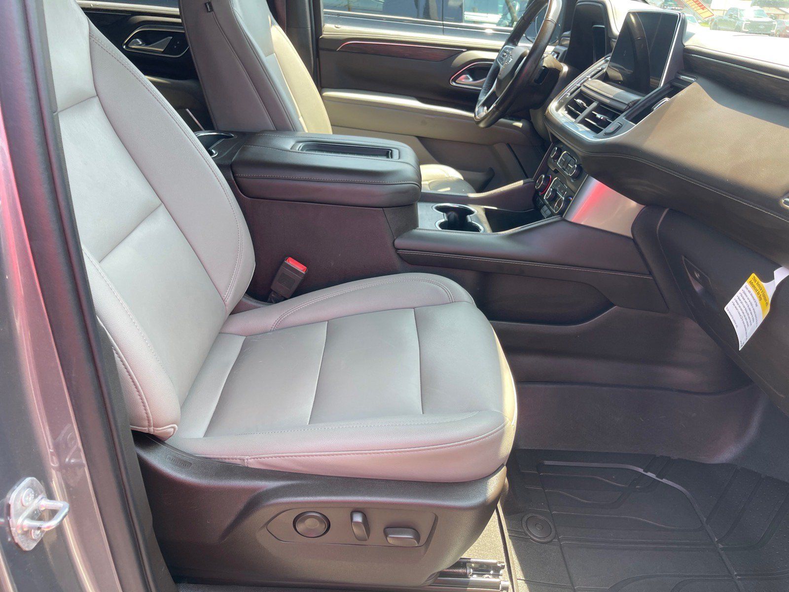 Used 2022 Chevrolet Tahoe Z71 w/ Luxury Package AWD/4WD image 18