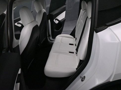 Used 2021 Tesla Model Y Long Range image 23