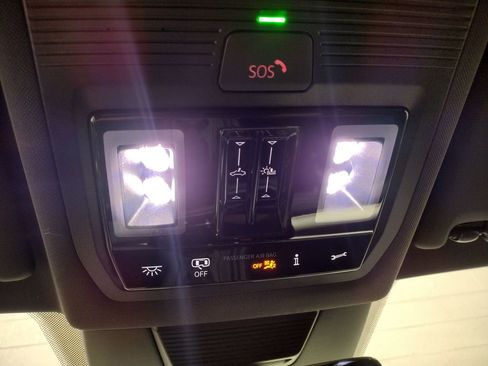 New 2025 Volkswagen Tiguan SE R-Line image 35