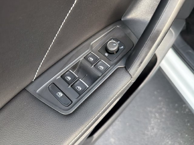 Used 2023 Volkswagen Tiguan SE w/ Panoramic Sunroof Package AWD/4WD image 13