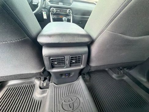 Used 2023 Toyota RAV4 LE AWD/4WD image 16