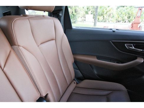 Used 2023 Audi Q7 2.0T Premium Plus w/ Premium Plus Package AWD/4WD image 12