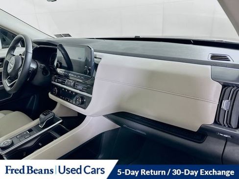 Certified 2024 Nissan Pathfinder SL w/ Black Appearance Package image 32