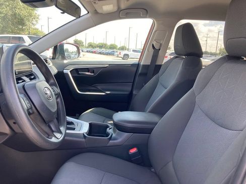 Used 2025 Toyota RAV4 XLE FWD image 10