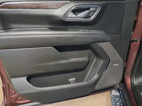 Used 2023 Chevrolet Suburban Z71 image 9