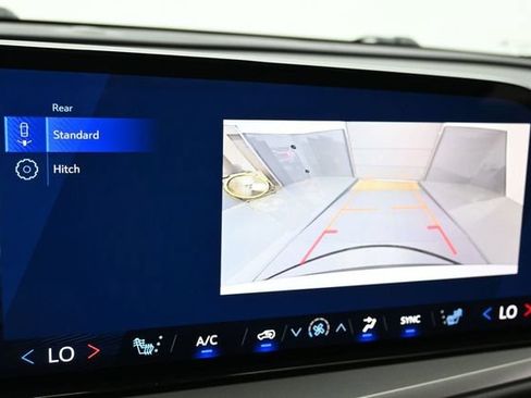 Used 2025 Chevrolet Traverse LT FWD image 22