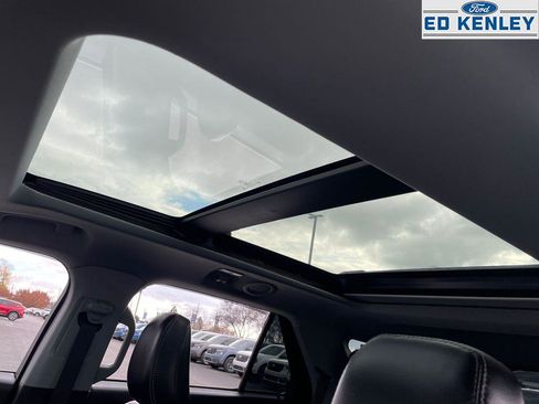 Used 2022 Ford Explorer XLT w/ Equipment Group 202A image 6