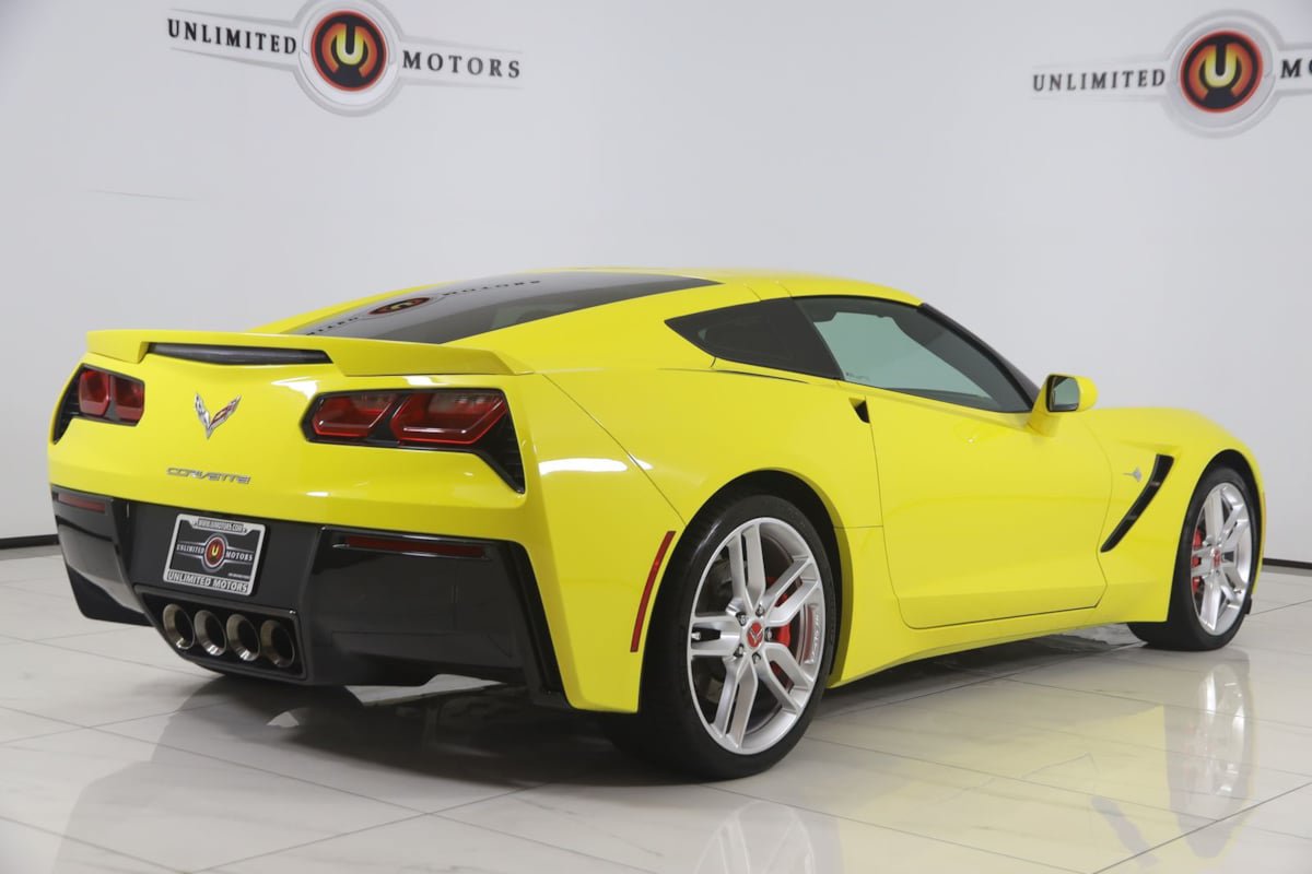 Used 2016 Chevrolet Corvette Stingray Coupe RWD image 3