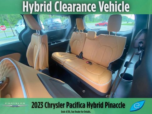 New 2023 Chrysler Pacifica Pinnacle image 13