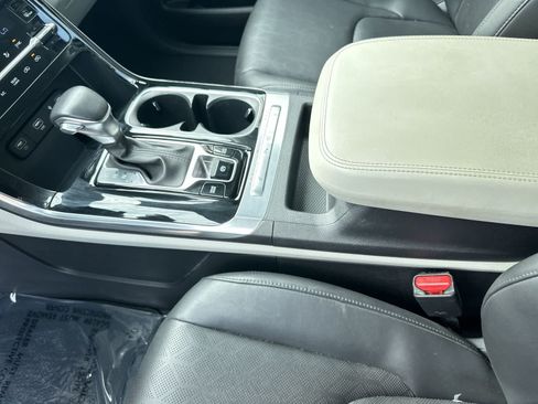 Used 2024 Kia Carnival EX FWD image 19