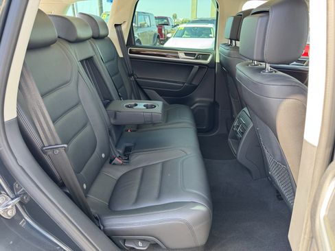 Used 2015 Volkswagen Touareg VR6 AWD/4WD image 36