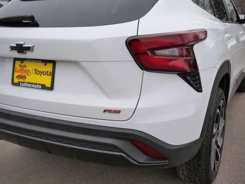 Used 2024 Chevrolet Trax RS w/ Sunroof Package image 17