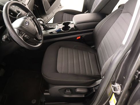 Used 2018 Ford Edge SE FWD image 10
