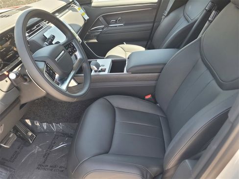 New 2025 Land Rover Range Rover Long Wheelbase SE image 12