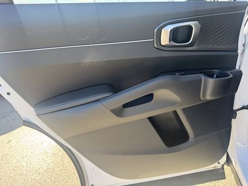 Used 2025 Kia Sorento LX image 11