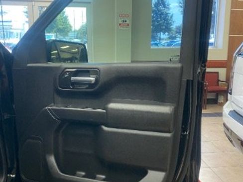 Used 2021 Chevrolet Silverado 1500 Custom Trail Boss AWD/4WD image 7