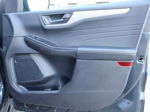 Used 2022 Ford Escape SE w/ SE Sport Appearance Package image 9