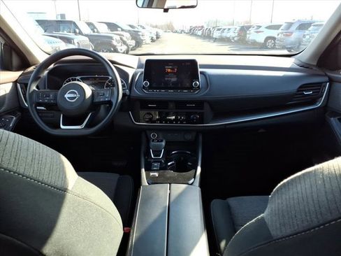 Used 2023 Nissan Rogue SV image 8