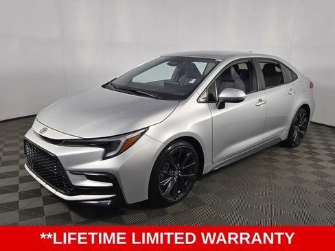 Used 2026 Toyota Corolla SE FWD image 3