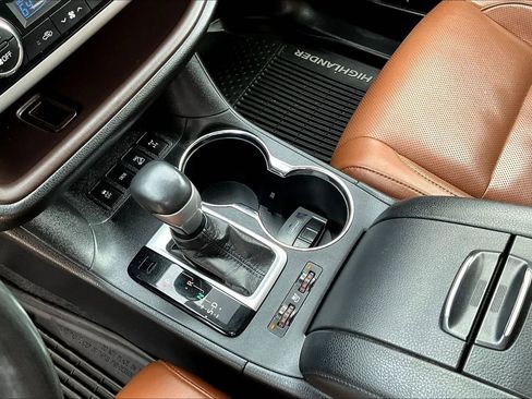Used 2019 Toyota Highlander Limited AWD/4WD image 18