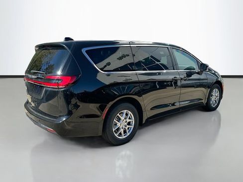 New 2026 Chrysler Pacifica Select FWD image 6