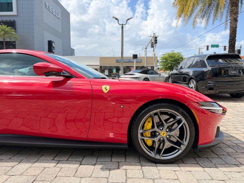 Used 2022 Ferrari Roma RWD image 21
