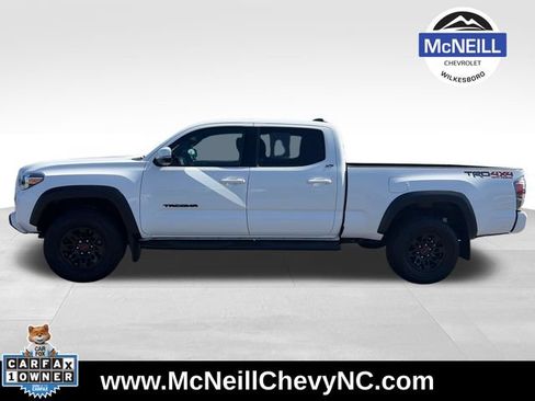 Used 2022 Toyota Tacoma TRD Off-Road w/ Technology Package AWD/4WD image 5