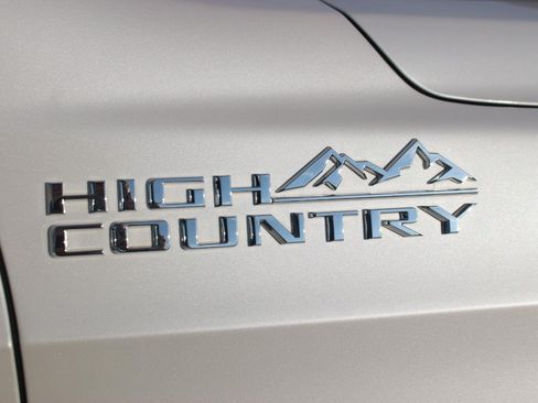 Used 2021 Chevrolet Tahoe High Country w/ Premium Package AWD/4WD image 9