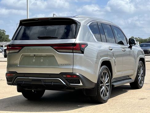 Used 2023 Lexus LX 600 F Sport w/ Accessory Package (Z1) AWD/4WD image 4
