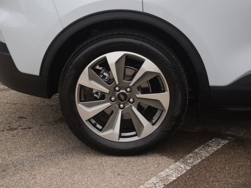 Used 2025 Ford Escape Platinum w/ Premium Technology Package image 26