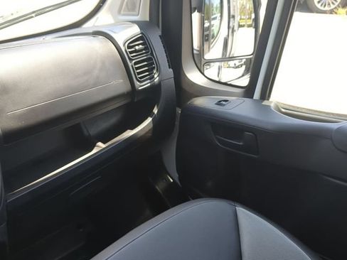 Used 2025 RAM ProMaster 2500 w/ Convenience Group FWD image 17
