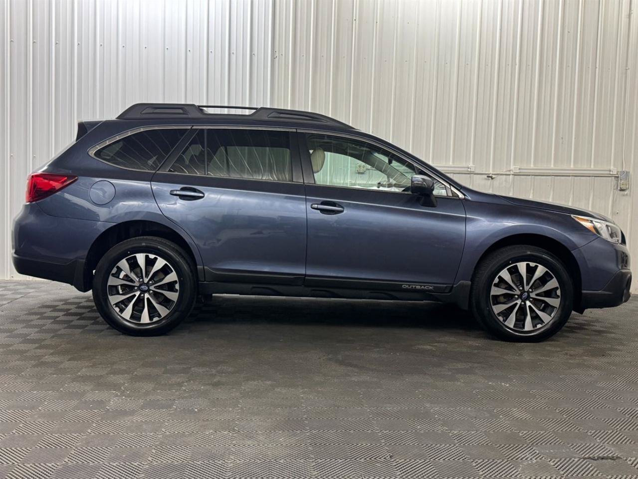 Used 2017 Subaru Outback 2.5i Limited AWD/4WD image 5
