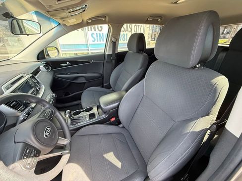 Used 2016 Kia Sorento LX image 7