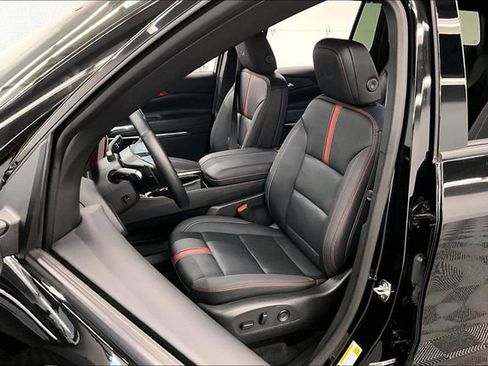 Used 2025 Chevrolet Traverse RS AWD/4WD image 24