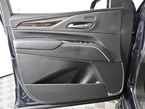 Used 2024 Cadillac Escalade ESV Luxury w/ LPO, Floor Liner Package AWD/4WD image 19