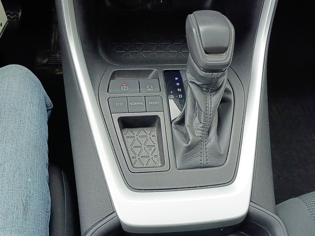 Used 2020 Toyota RAV4 LE w/ All Weather Liner Package FWD image 22
