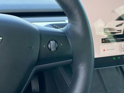 Used 2022 Tesla Model 3 Standard Range image 18